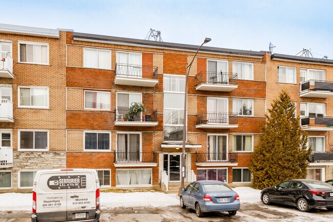 2367 Duff Court St in Lachine, QC - Building Photo - Building Photo