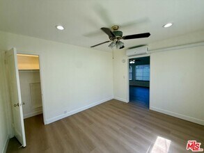 221 S Kenwood St in Glendale, CA - Building Photo - Building Photo