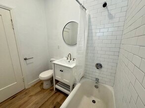 211 S Manhattan Pl in Los Angeles, CA - Building Photo - Building Photo
