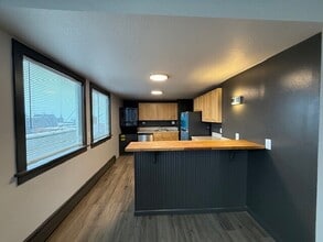 16 N Broadway St in Tacoma, WA - Foto de edificio - Building Photo