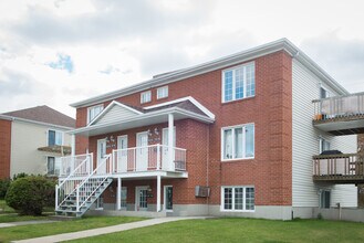 322 Hector-Fabre Rue in Lévis, QC - Building Photo - Building Photo