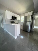 550 Seagrape Rd in Lantana, FL - Building Photo