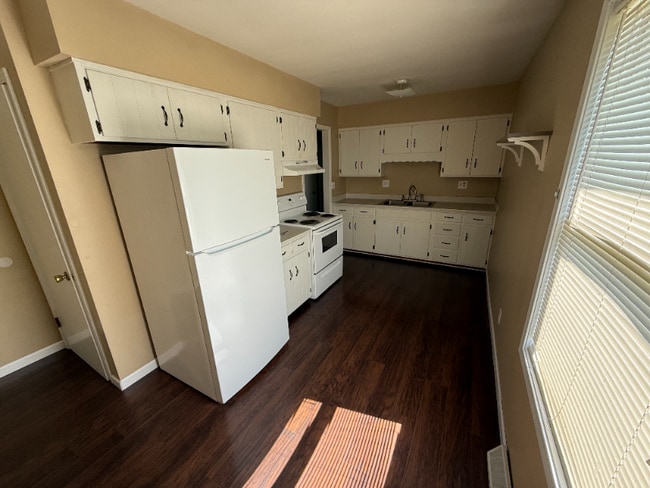 1015-1017 S Sunrise Dr in Marshall, MO - Building Photo - Building Photo