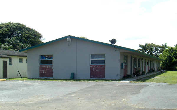 Dania Court Apartments in Dania, FL - Foto de edificio - Building Photo