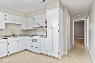 1001 Kiser Blvd in Greeneville, TN - Building Photo - Building Photo