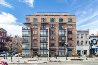 Q14 Condominiums in Washington, DC - Foto de edificio - Building Photo