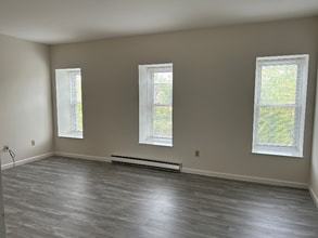 42 E Pine St in Cleona, PA - Foto de edificio - Building Photo