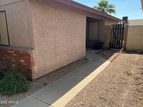6547 W Poinsettia Dr in Glendale, AZ - Building Photo - Building Photo