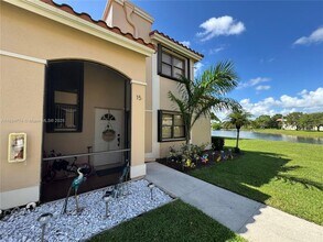 573 Racquet Club Rd in Weston, FL - Building Photo - Building Photo
