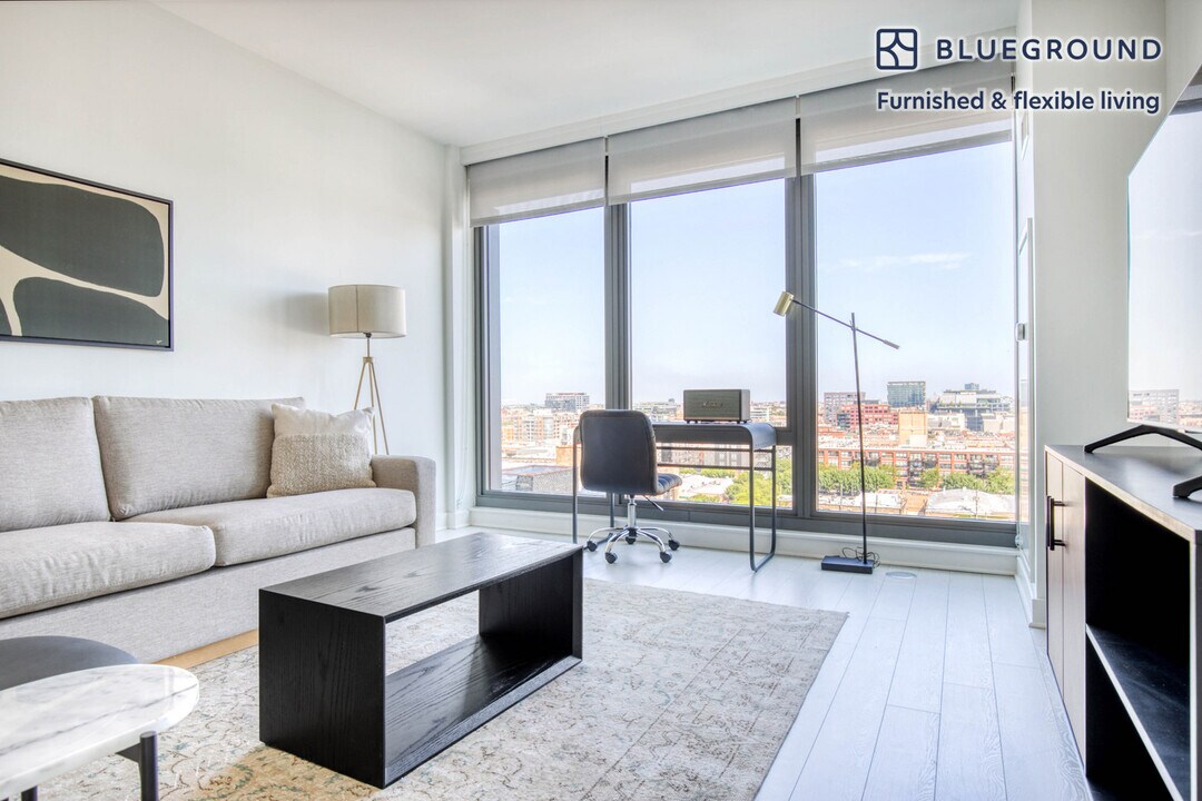 1035 W Van Buren St, Unit FL12-ID435 in Chicago, IL - Foto de edificio