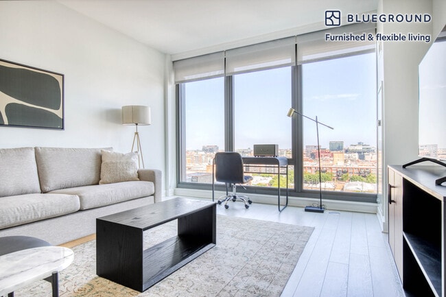 1035 W Van Buren St