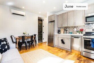 Enchanting ROOM at The Seneca House, Unit 3 in Queens, NY - Foto de edificio - Building Photo