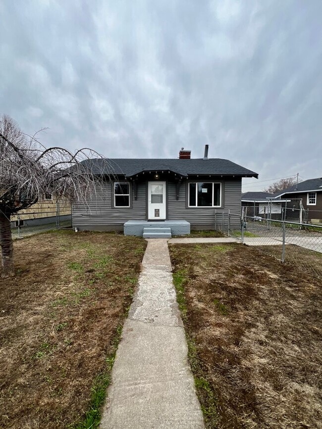 property at 1013 S 9th Ave