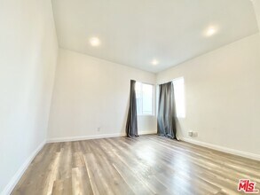 2012 S Holt Ave-Unit -1 in Los Angeles, CA - Building Photo - Building Photo