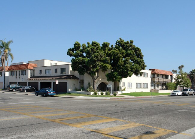 Laguna Gardens Apartments in Oxnard, CA - Foto de edificio - Building Photo