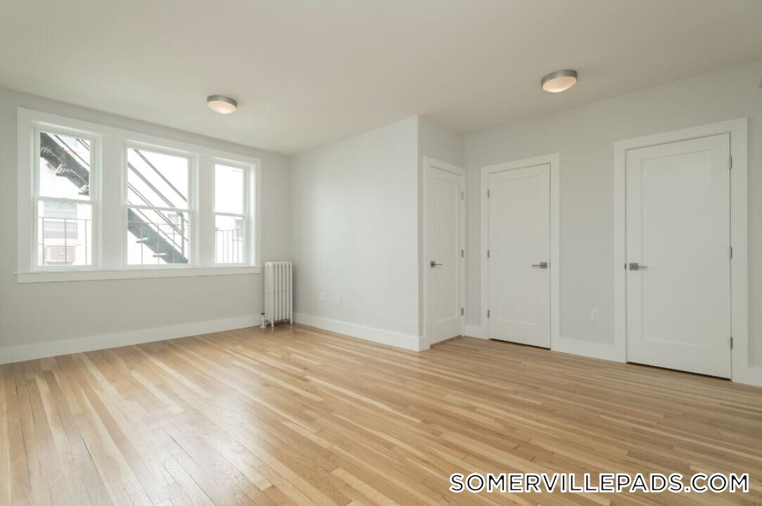 136 Highland Ave, Unit 12 in Somerville, MA - Building Photo