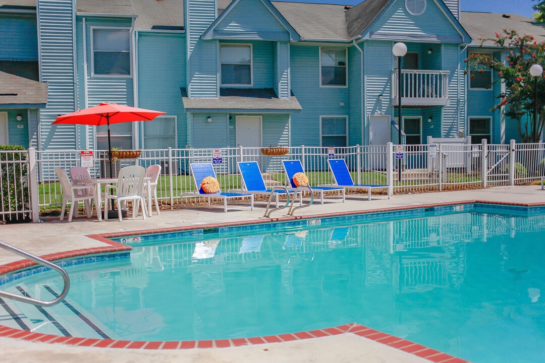 Royal Pointe in Virginia Beach, VA - Building Photo