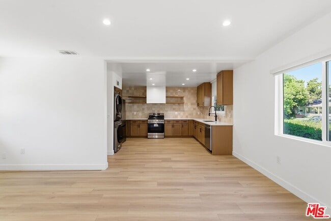 5411 Troost Ave in Los Angeles, CA - Building Photo - Building Photo