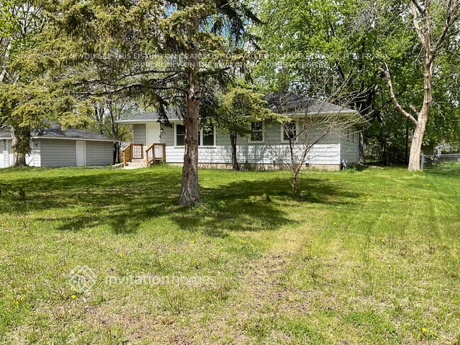 816 81st Ave N in Minneapolis, MN - Foto de edificio - Building Photo