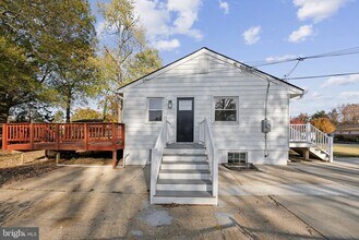 2414 Phillips Dr in Alexandria, VA - Building Photo - Building Photo