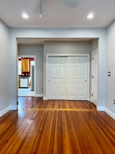102 Salem St, Unit 2R in Malden, MA - Foto de edificio - Building Photo