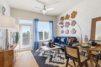 Foundry on 19th in Houston, TX - Building Photo - Interior Photo