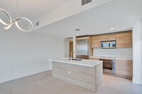 16385 Biscayne Blvd, Unit 801 in Aventura, FL - Building Photo - Building Photo