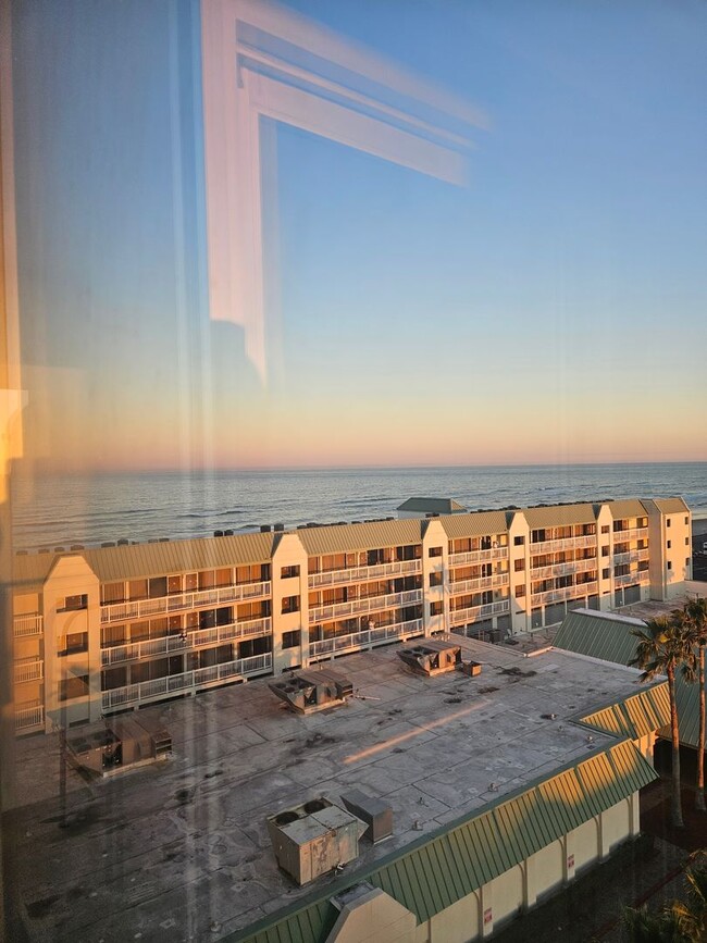 2700 N Atlantic Ave in Daytona Beach, FL - Building Photo - Building Photo