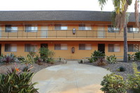 Woodlawn West Apartments in Chula Vista, CA - Building Photo - Building Photo