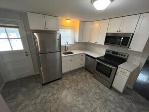 112 Brookside Cir in Wethersfield, CT - Building Photo - Building Photo