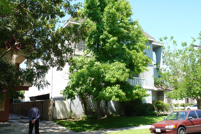 601 W California Ave in Glendale, CA - Foto de edificio - Building Photo