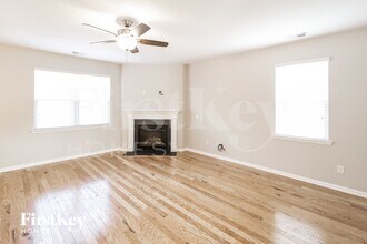 640 Woolum Dr in Moncks Corner, SC - Foto de edificio - Building Photo