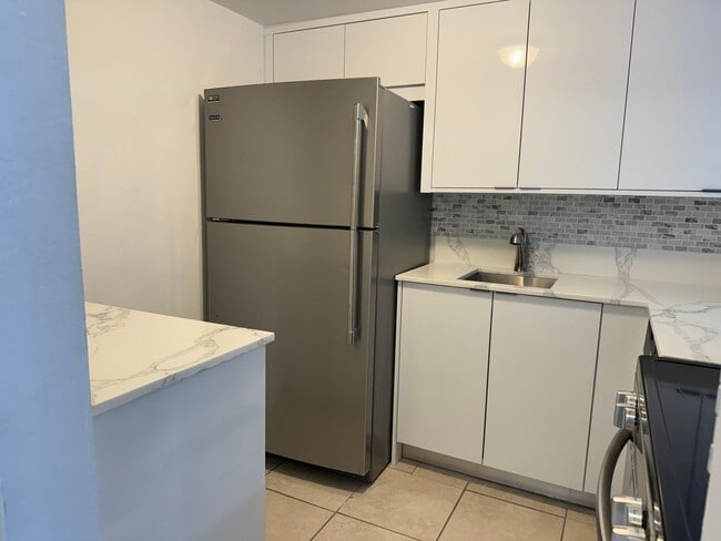 property at 10361 N Kendall Dr