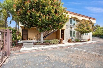 1661 Bayview Heights Dr in San Diego, CA - Building Photo - Building Photo