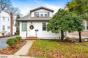 26 Van Ness Terrace in Maplewood, NJ - Building Photo