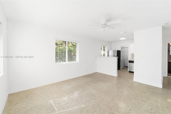 3491 Shipping Ave in Miami, FL - Building Photo - Building Photo