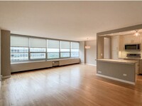 3550 N Lake Shore Dr, Unit 1711 in Chicago, IL - Foto de edificio - Building Photo