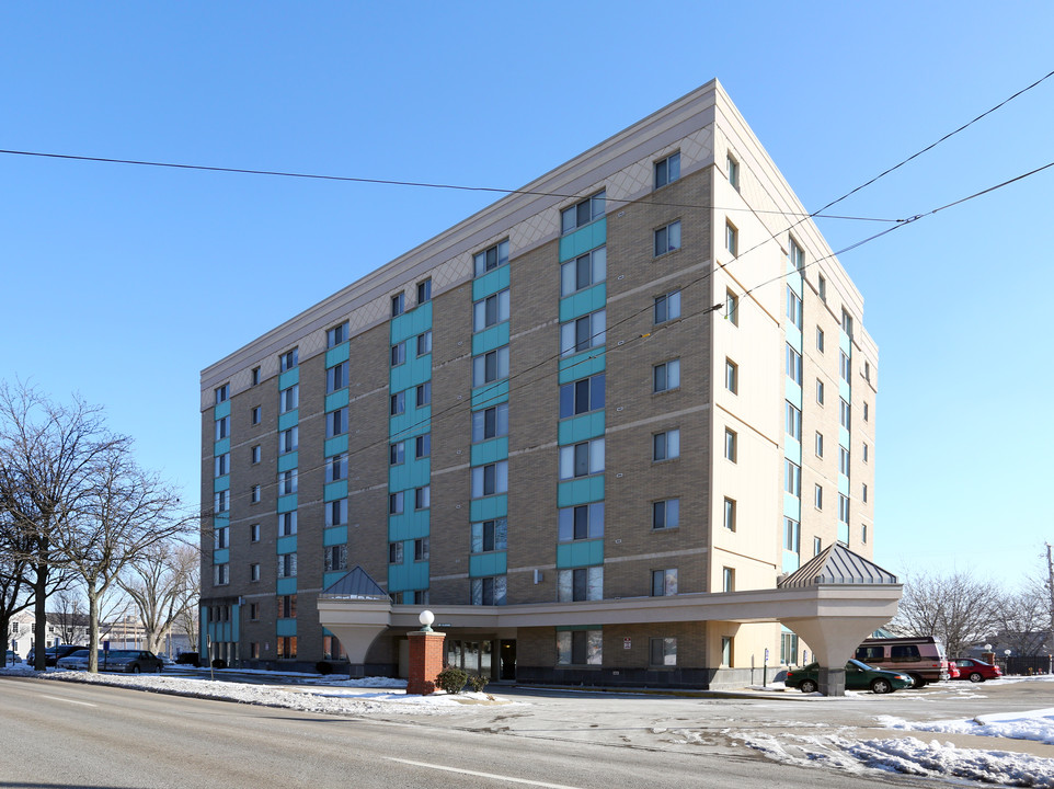 Cherrie Turner Towers in Canton, OH - Building Photo