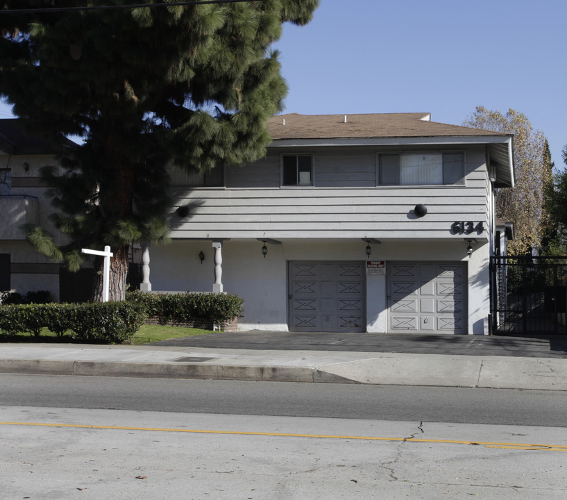 6134 Hazeltine Ave in Van Nuys, CA - Foto de edificio