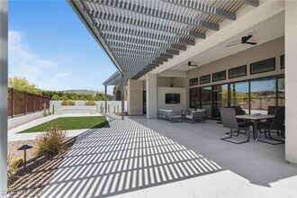 10927 White Clay Dr in Las Vegas, NV - Building Photo - Building Photo