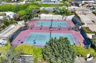 1562 Camino del Mar, Unit 443 in Del Mar, CA - Foto de edificio - Building Photo