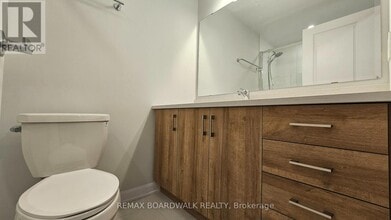 801 Glenroy Gilbert Dr in Ottawa, ON - Building Photo - Building Photo