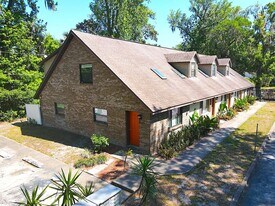 1609 Spring Garden Ct in Holly Hill, FL - Building Photo