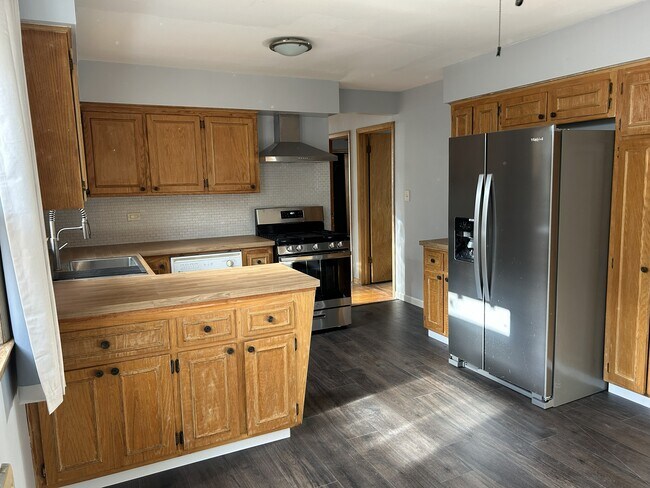 2017 N 72nd Ct, Unit C in Elmwood Park, IL - Building Photo - Building Photo