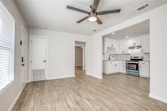 637 N 4th St in Garland, TX - Building Photo - Building Photo