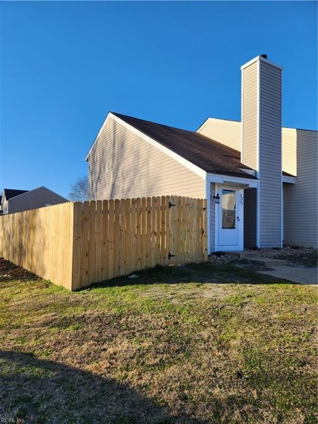 3925 Morning Light Ln in Virginia Beach, VA - Building Photo - Building Photo