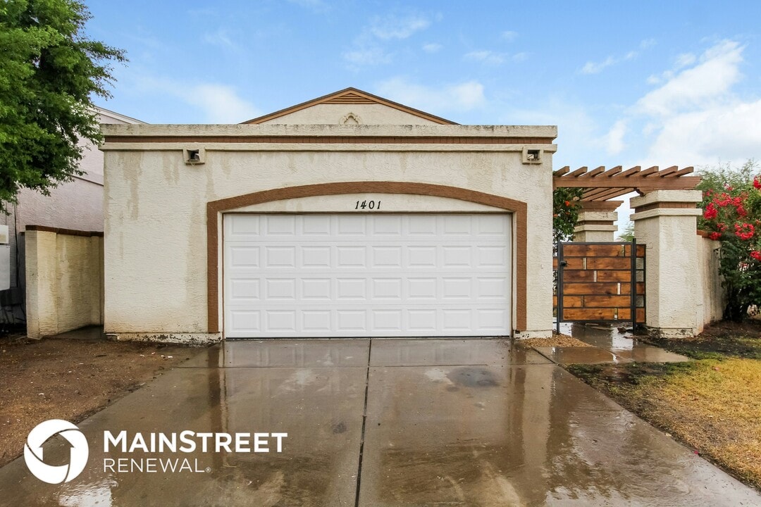 1401 E Kerry Ln in Phoenix, AZ - Building Photo