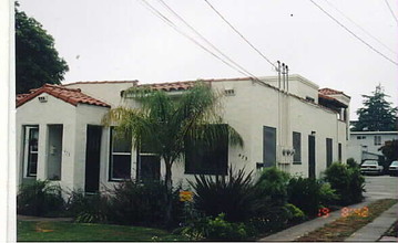 475-479 S Evergreen Dr in Ventura, CA - Foto de edificio - Building Photo