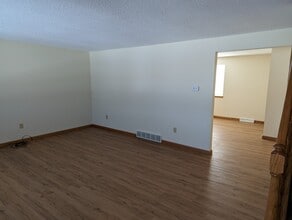 5 Lordan Dr in Buffalo, NY - Building Photo - Building Photo