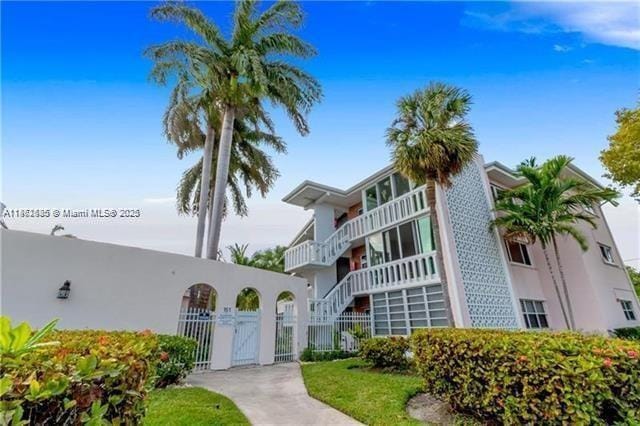161 NE 10th Ave in Hallandale Beach, FL - Building Photo - Building Photo